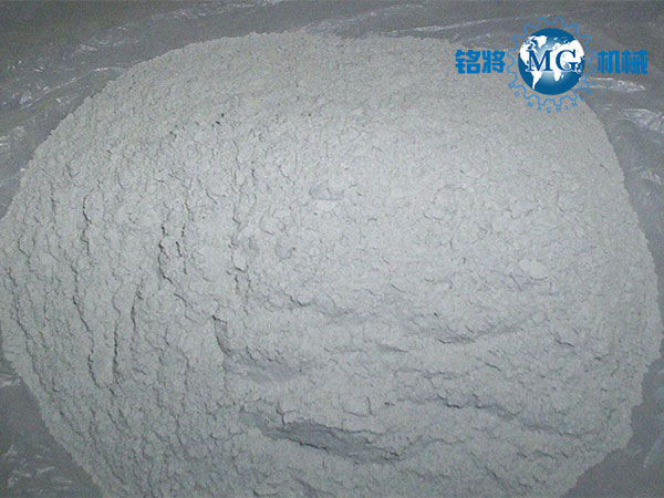 膩?zhàn)臃酆褪喾鄣膮^(qū)別，分辨膩?zhàn)臃酆褪喾鄣姆椒? /> 
</p>
　　<strong>分辨膩?zhàn)臃酆褪喾鄣姆椒?/strong><br />
　　1、選擇時(shí)，不妨觀察石膏粉的顏色。一般主要分為灰色、黃色和白色?；疑喾壑饕糜诮ㄖ?。只要仔細(xì)觀察或浸泡在水中，就會(huì)發(fā)現(xiàn)一些細(xì)小的黑色顆粒雜質(zhì)。這種石膏易碎，但價(jià)格便宜。日常用于墻面裝飾，可在建材市場(chǎng)購(gòu)買。<br />
　　2、選擇一些優(yōu)質(zhì)的膩?zhàn)臃燮放?，消費(fèi)者也可以通過(guò)市場(chǎng)口碑來(lái)選擇，這種做法其實(shí)非常簡(jiǎn)單方便，消費(fèi)者在購(gòu)買相關(guān)產(chǎn)品時(shí)，一定要避免只看廣告宣傳，然后盲目選擇購(gòu)買。一般來(lái)說(shuō)，廣告中存在許多夸張甚至虛假的成分，不能作為產(chǎn)品質(zhì)量的認(rèn)知方向。消費(fèi)者一定要根據(jù)市場(chǎng)上真實(shí)的口碑來(lái)選擇更多買家好評(píng)的產(chǎn)品，這樣才能買到真正高品質(zhì)的材料。<br />
<p>
	　　3、一個(gè)優(yōu)質(zhì)的膩?zhàn)臃燮放疲獊?lái)自正規(guī)的廠家，這一點(diǎn)非常重要，正規(guī)的廠家，為我們的消費(fèi)者提供全面的保護(hù)，生產(chǎn)相關(guān)的材料，質(zhì)量高，質(zhì)量有保證，符合國(guó)家相關(guān)標(biāo)準(zhǔn)，質(zhì)檢部門也能對(duì)其質(zhì)量，有嚴(yán)格的管理監(jiān)督。讓消費(fèi)者購(gòu)買更放心。
</p>
<p style=