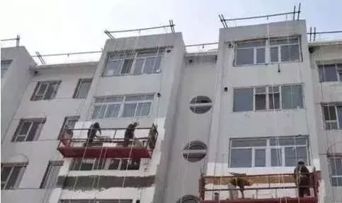 外墻保溫面層砂漿泛白原因及防范措施！